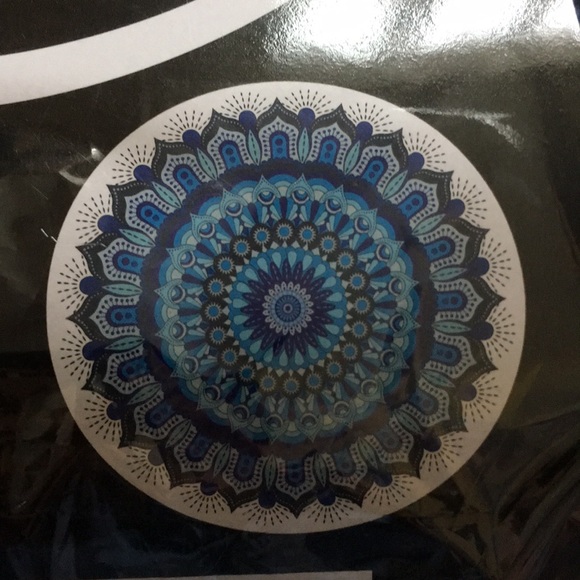 Round Pretty Blue Design Beach Towel - Picture 2 of 4